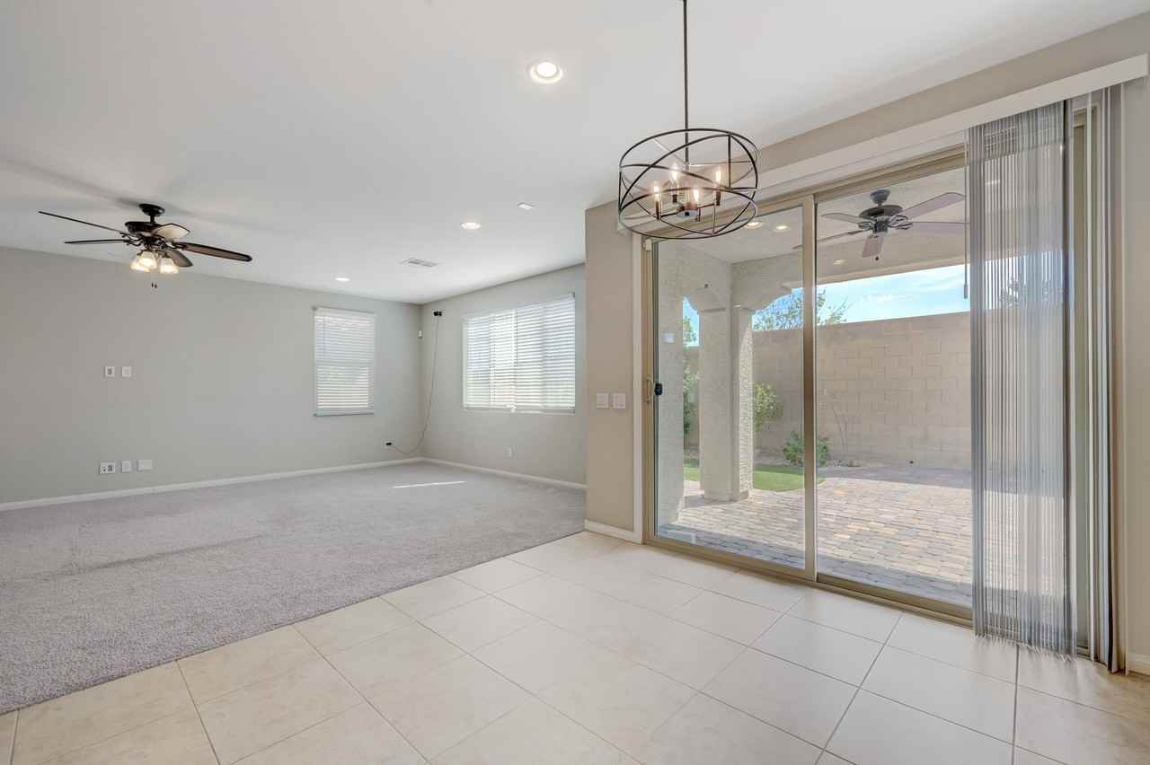 10001 Desert Bighorn Ct - Photo 7 of 36