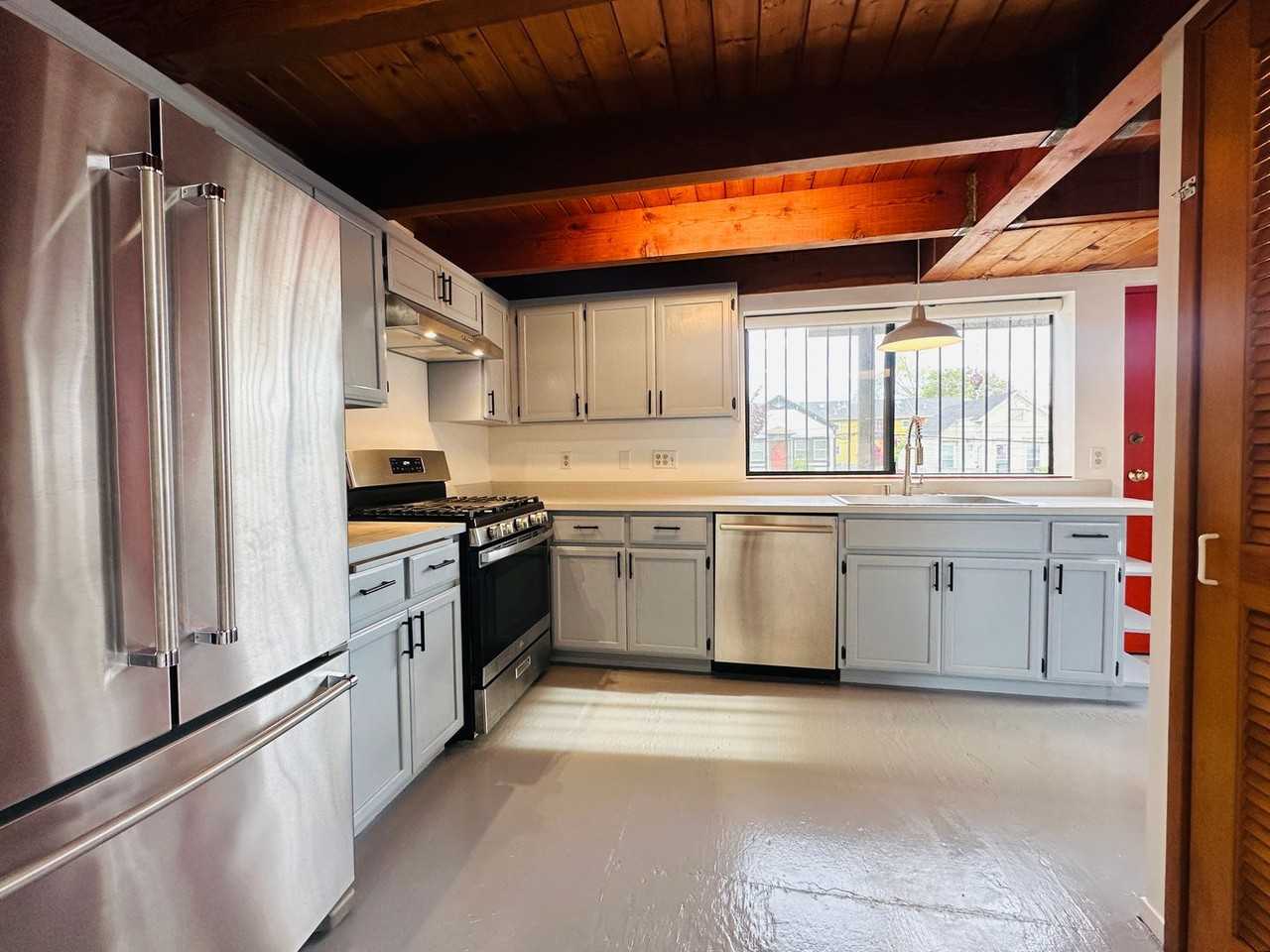 1533 5th St - Photo 4 of 15