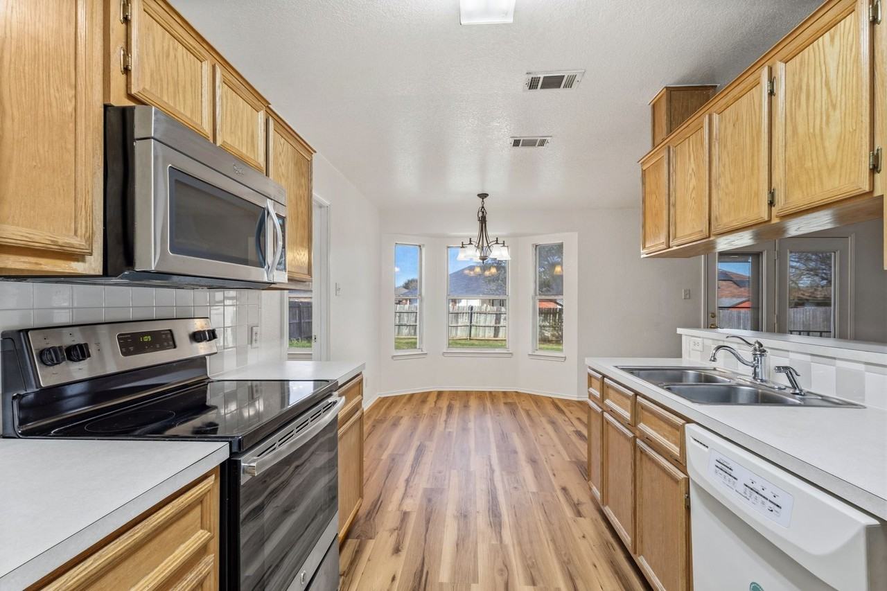 4501 Pete Dr - Photo 5 of 16