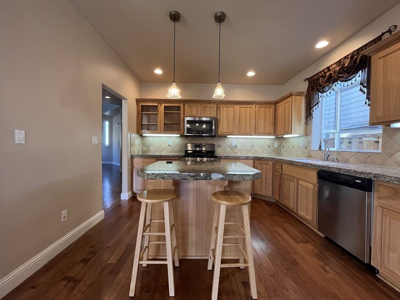 2103 Se 48th Ave - Photo 6 of 50