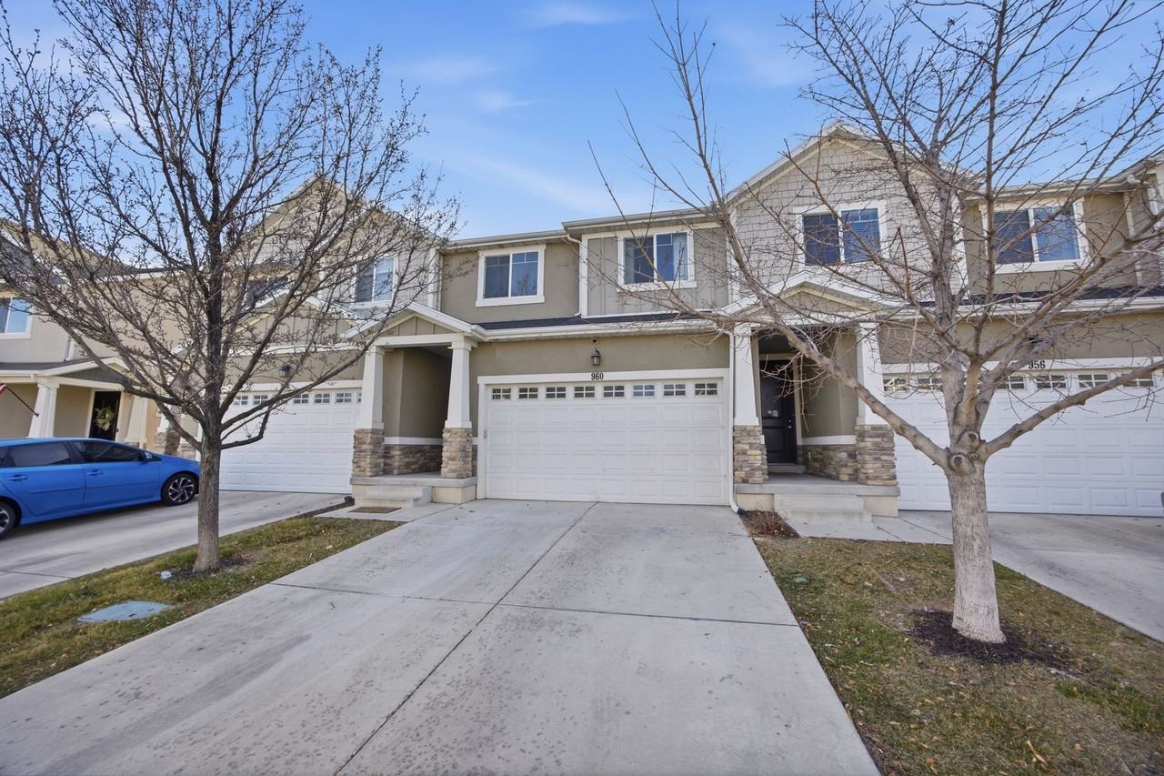 960 S 2040 W - Photo 2 of 43