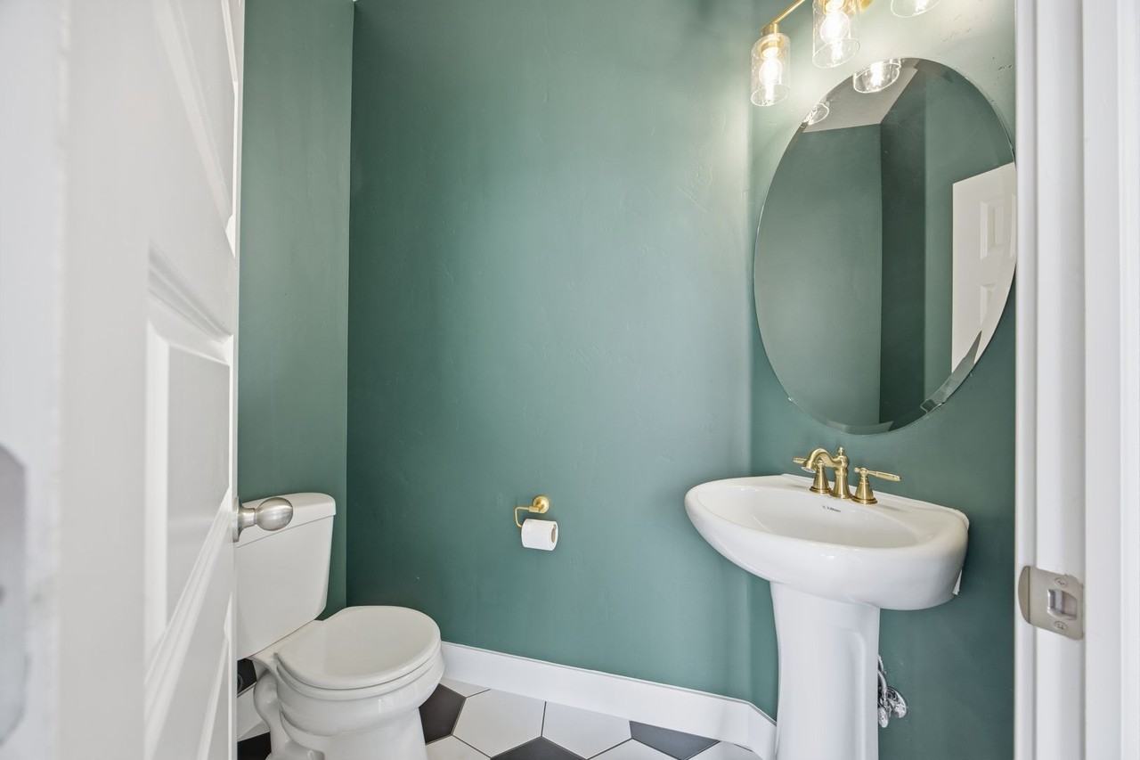 960 S 2040 W - Photo 6 of 43