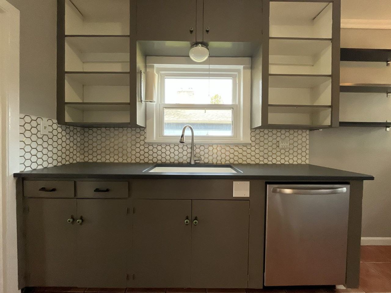 6423 N Yale St - Photo 6 of 34