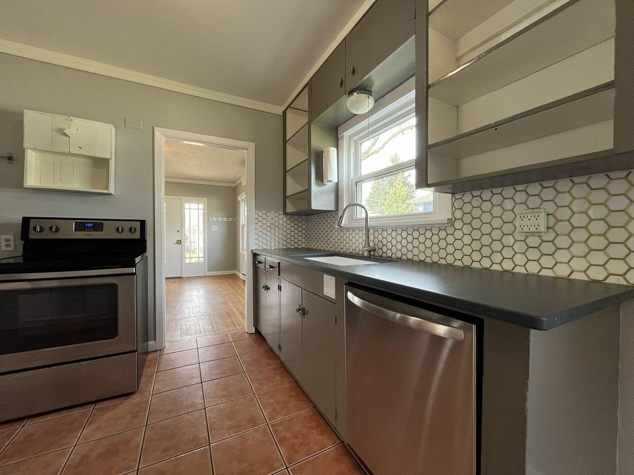 6423 N Yale St - Photo 7 of 34