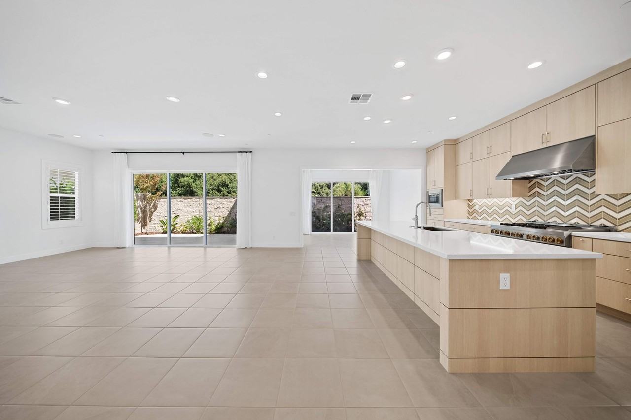 360 Riverbend - Photo 5 of 50