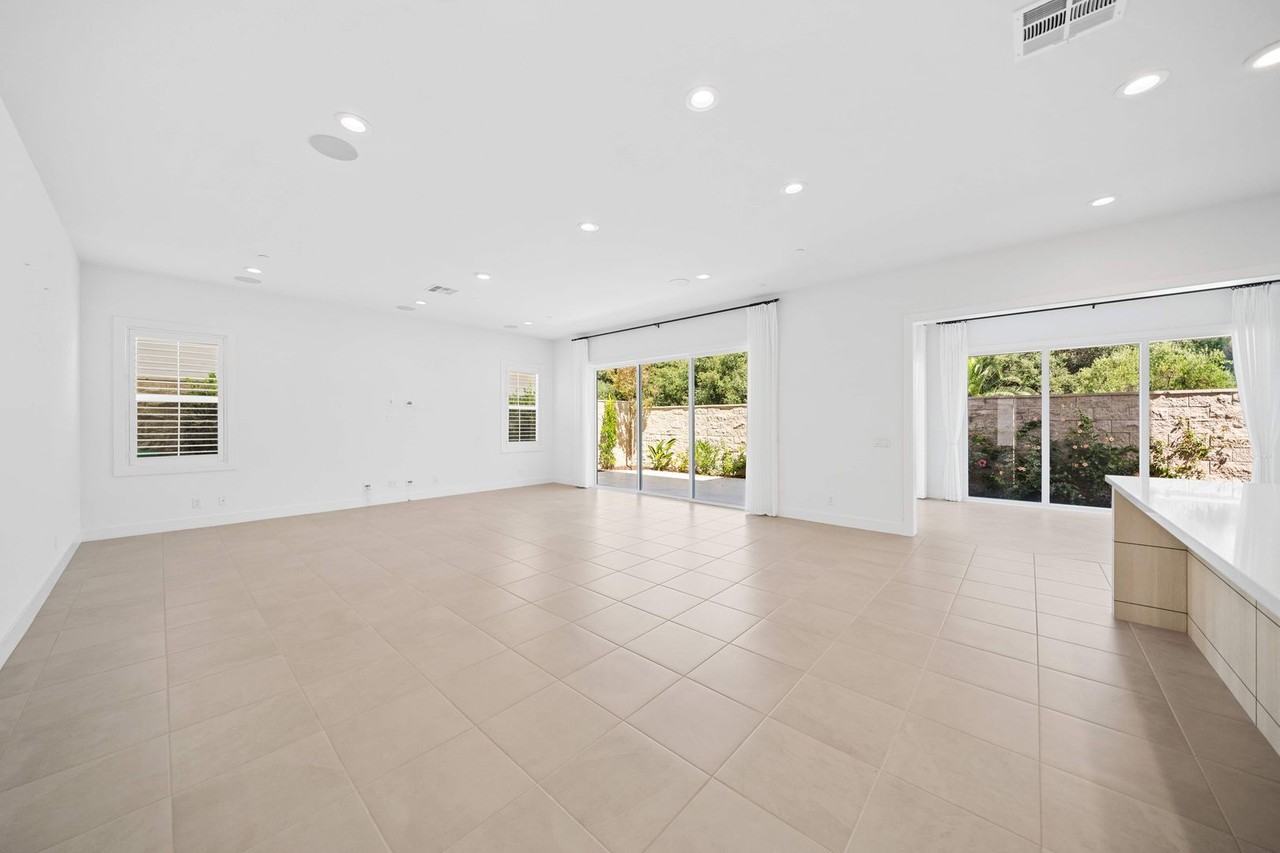 360 Riverbend - Photo 6 of 50