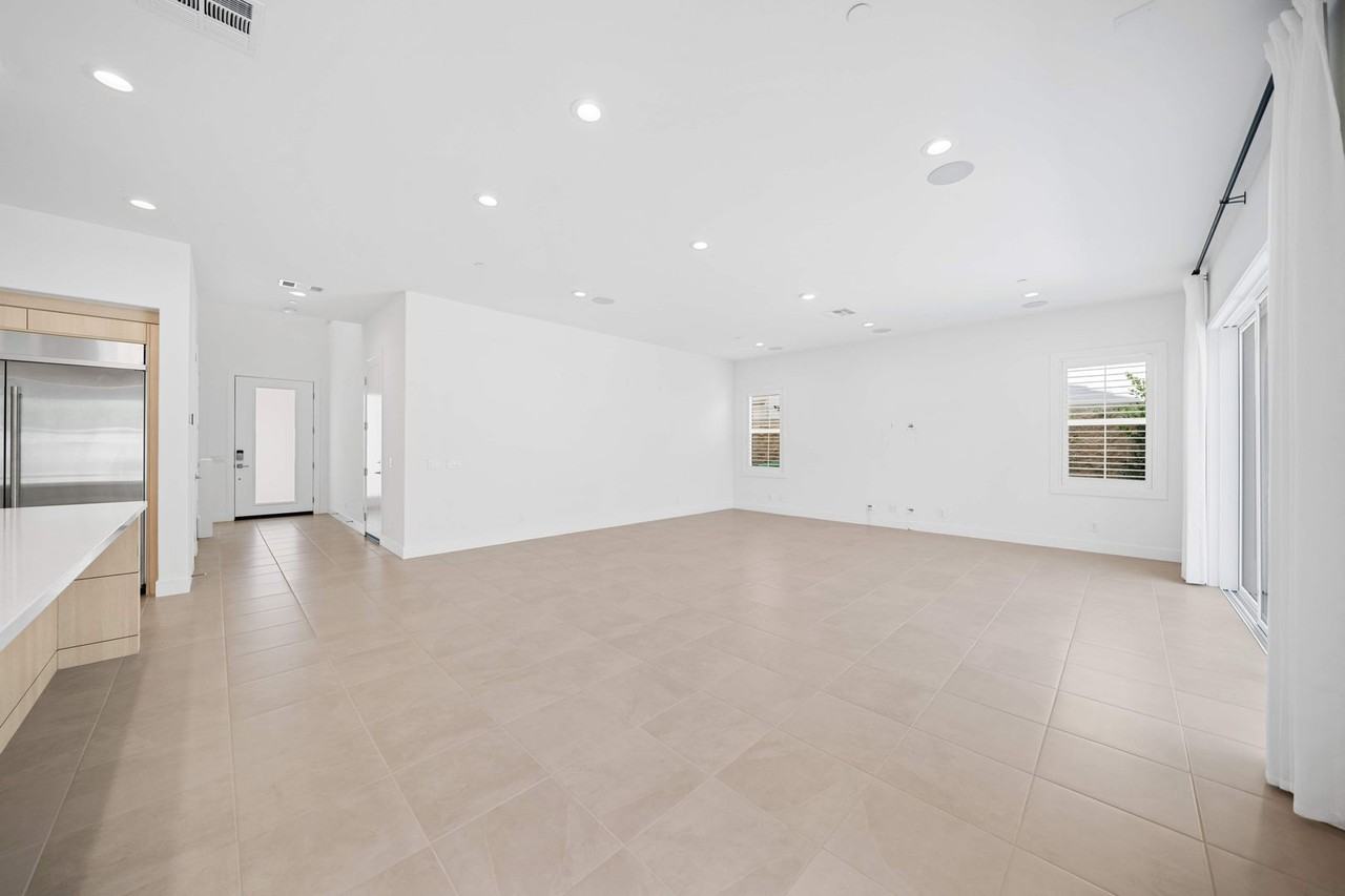 360 Riverbend - Photo 7 of 50