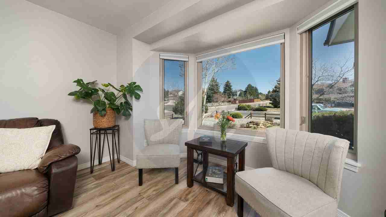 8630 Anglewood Ct - Photo 4 of 38