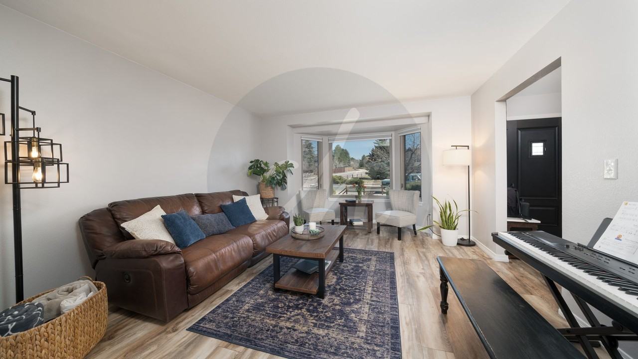 8630 Anglewood Ct - Photo 5 of 38