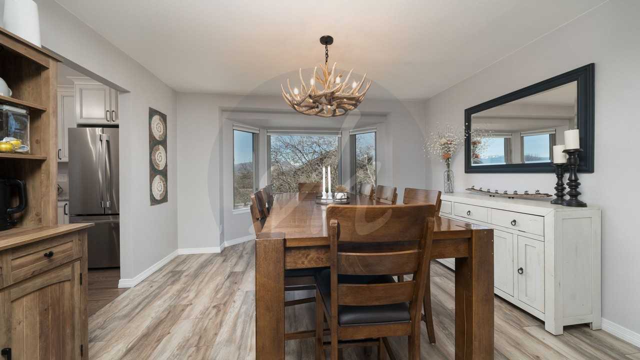 8630 Anglewood Ct - Photo 6 of 38