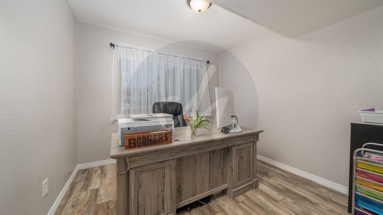 8630 Anglewood Ct - Photo 7 of 38