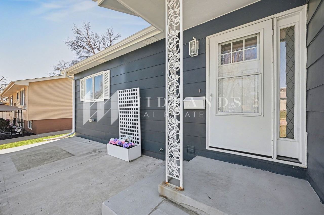 8109 Valley Rd - Photo 3 of 16