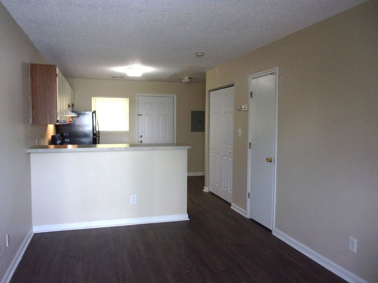 1484 Flintwood Dr - Photo 3 of 10