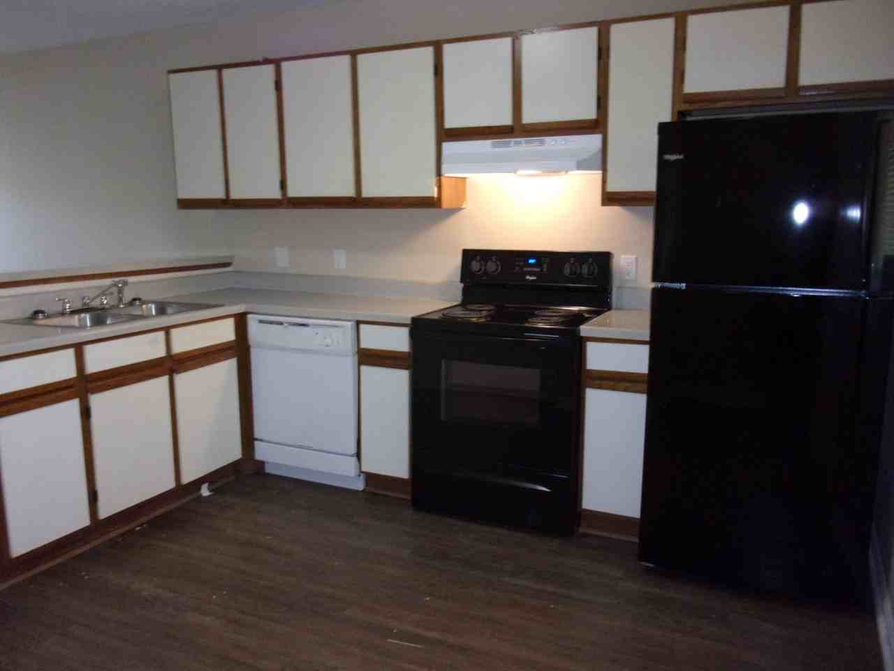 1484 Flintwood Dr - Photo 5 of 10