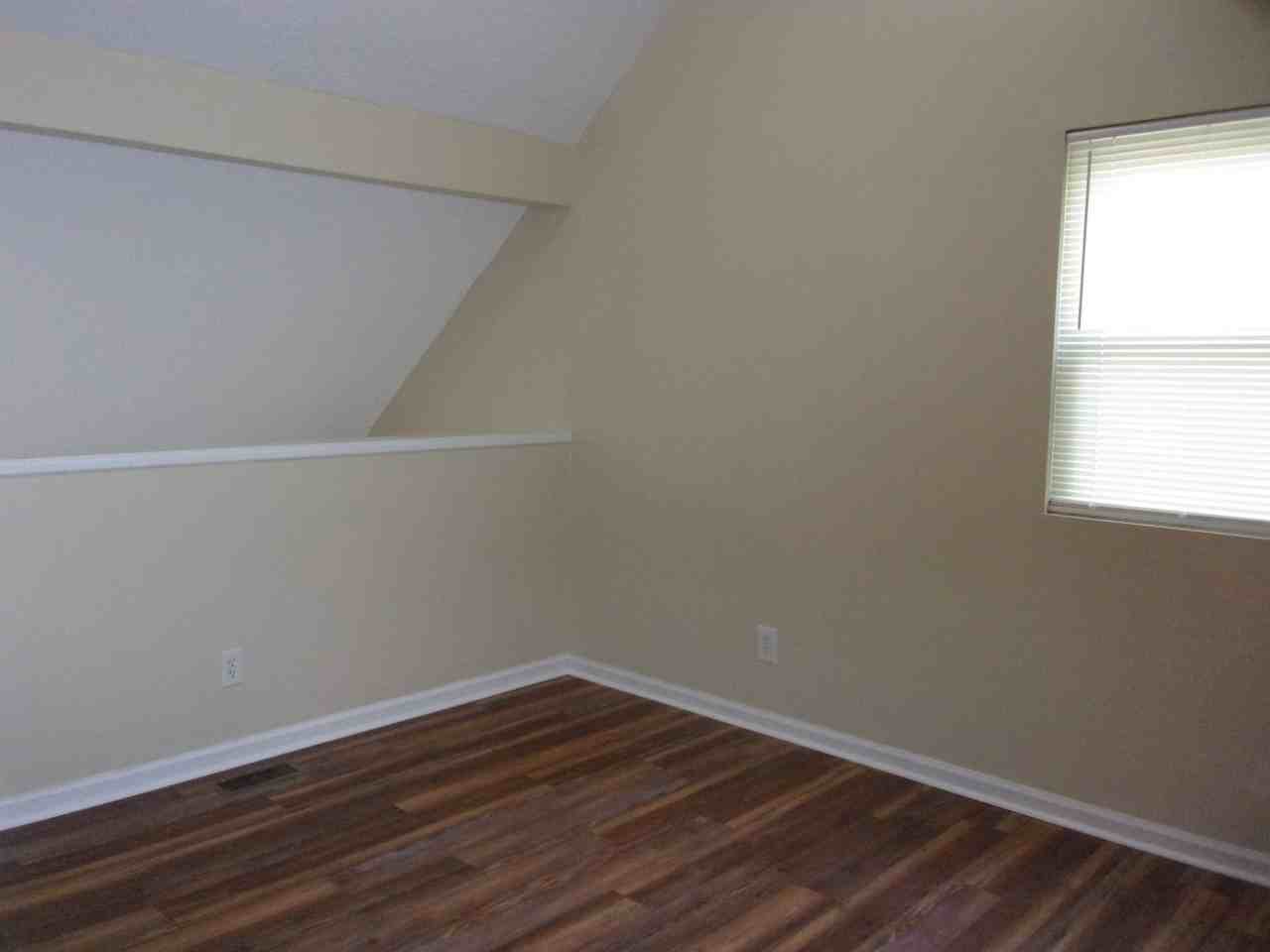 1484 Flintwood Dr - Photo 6 of 10