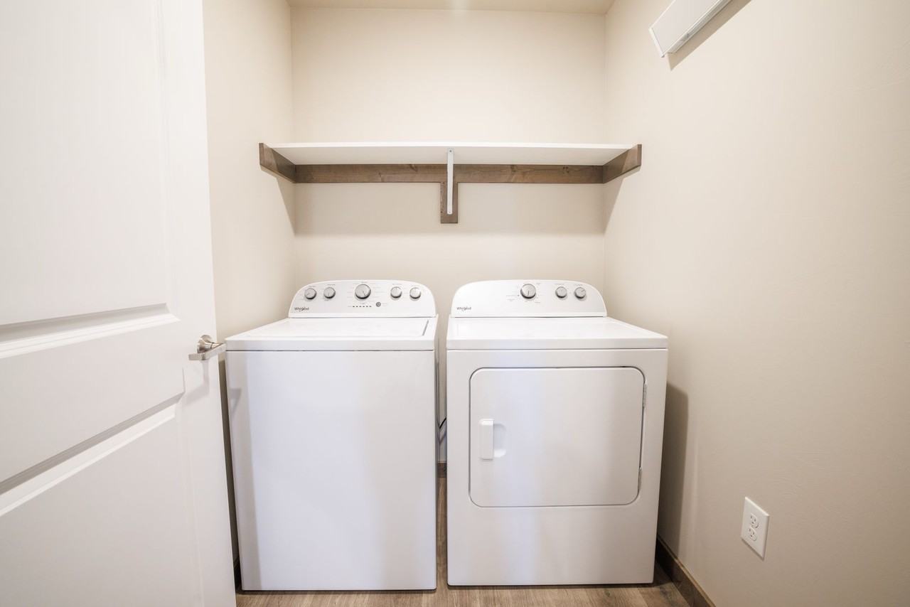 Gateway View Apartments - Photo 6 of 14