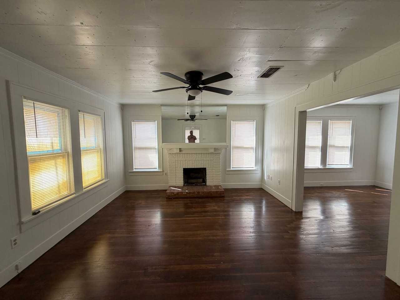 2220 16th St - Photo 2 of 11