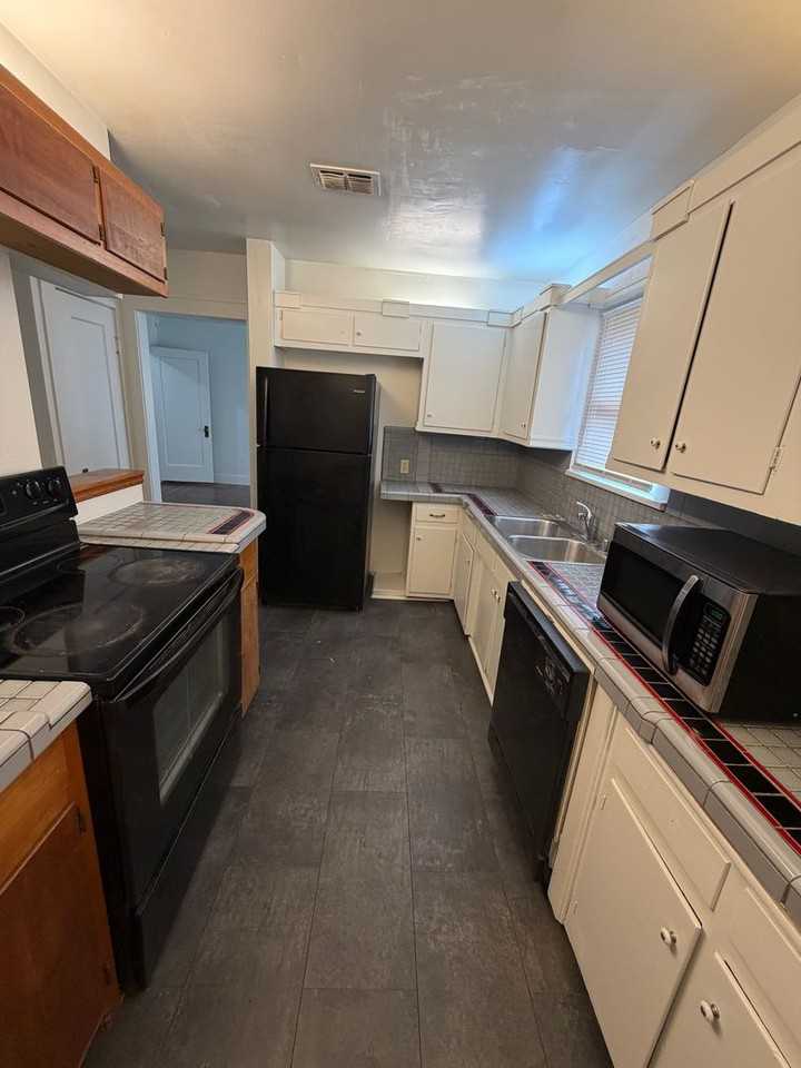 2220 16th St - Photo 6 of 11