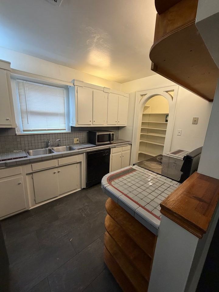 2220 16th St - Photo 7 of 11