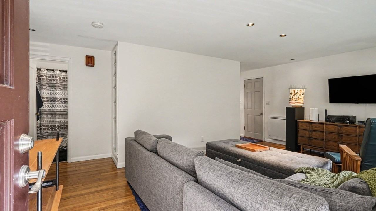 16738 10th Ave Ne - Photo 3 of 20