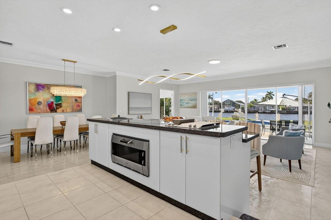 513 S Riverside Dr - Photo 5 of 27