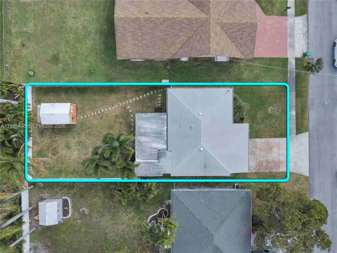 211 Se 1st Ter - Photo 2 of 21