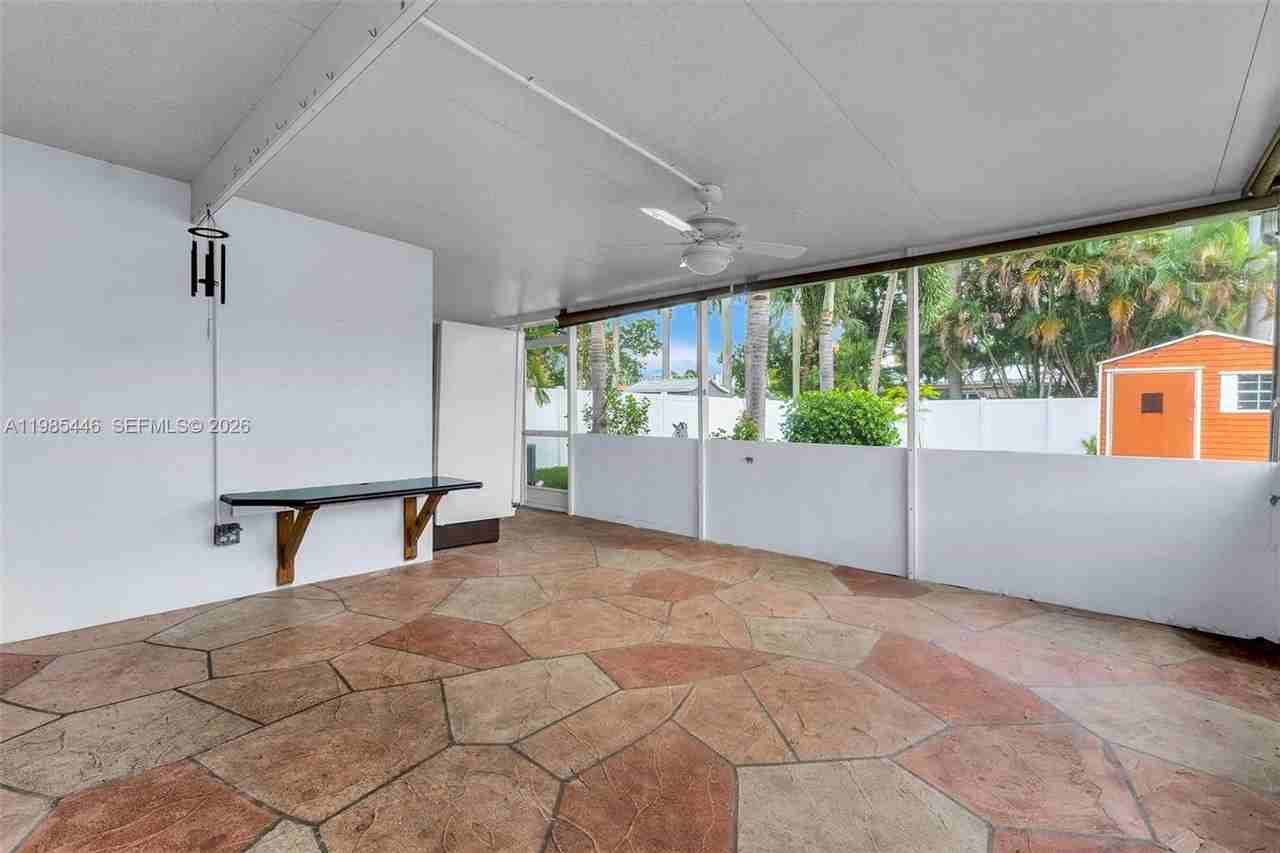 211 Se 1st Ter - Photo 5 of 21