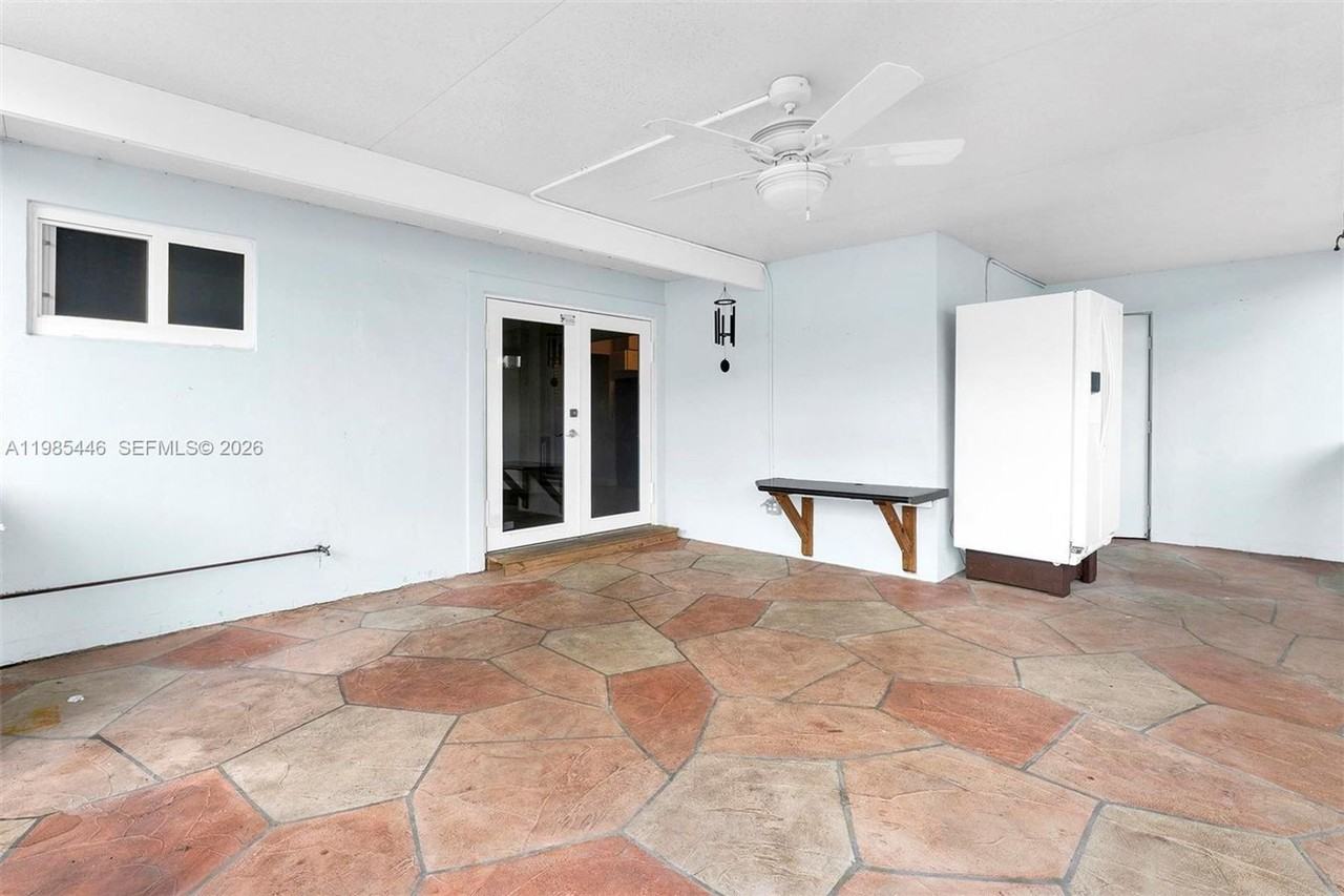 211 Se 1st Ter - Photo 7 of 21