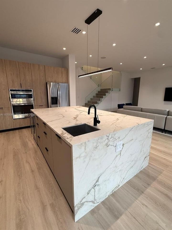 5371 Sw 32nd St - Photo 2 of 15