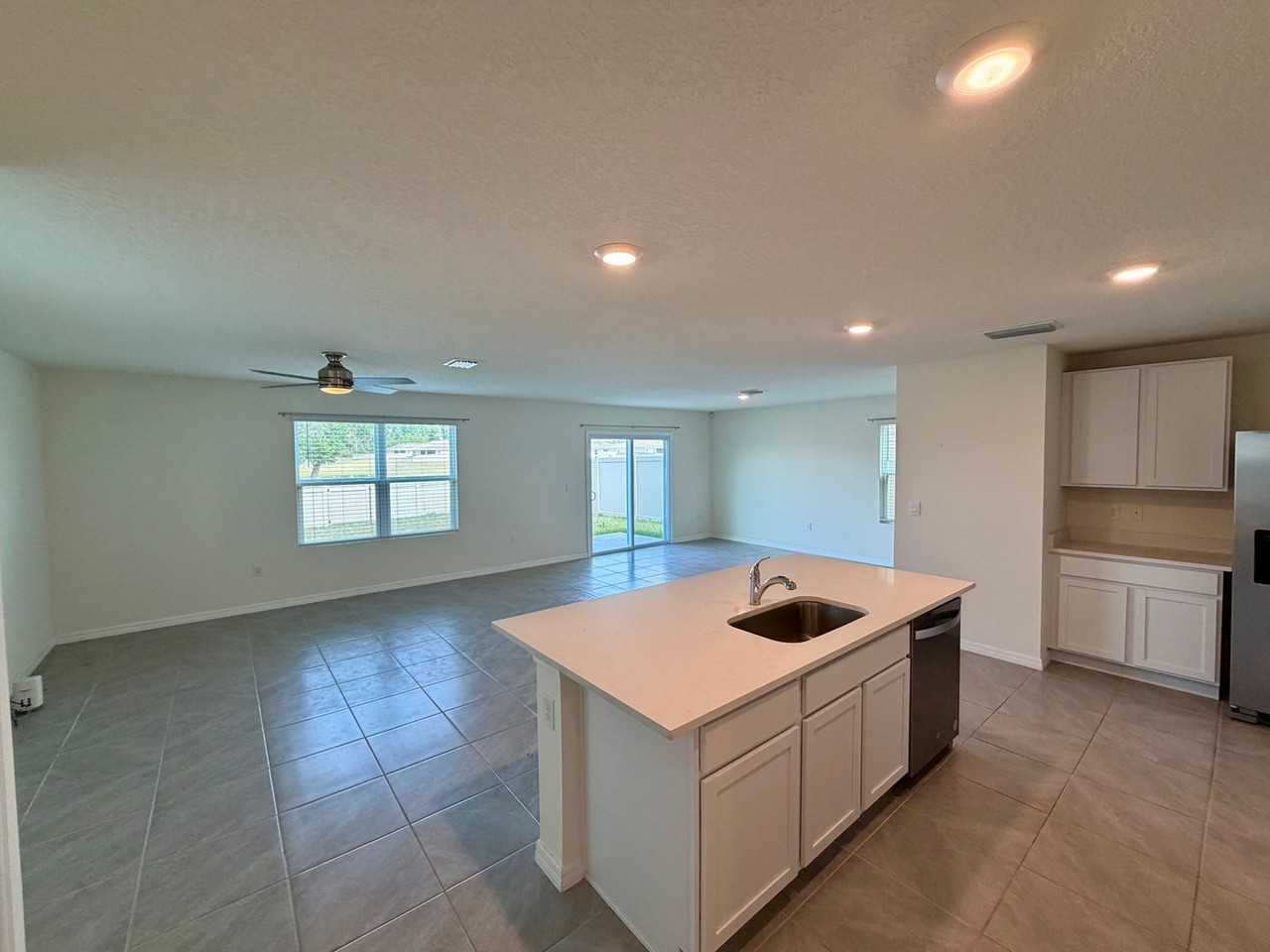 24706 Nw 11th Pl - Photo 4 of 33