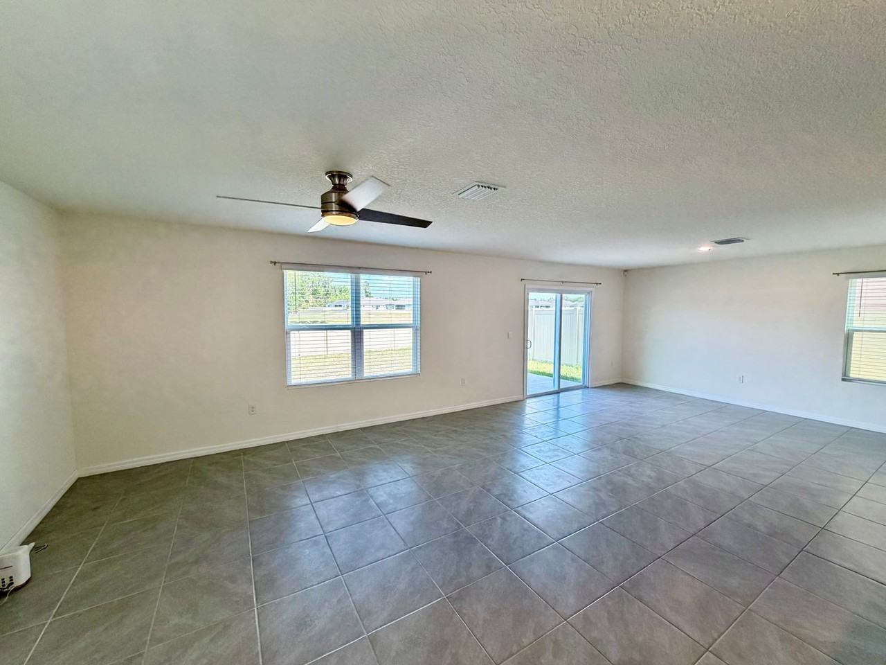 24706 Nw 11th Pl - Photo 7 of 33