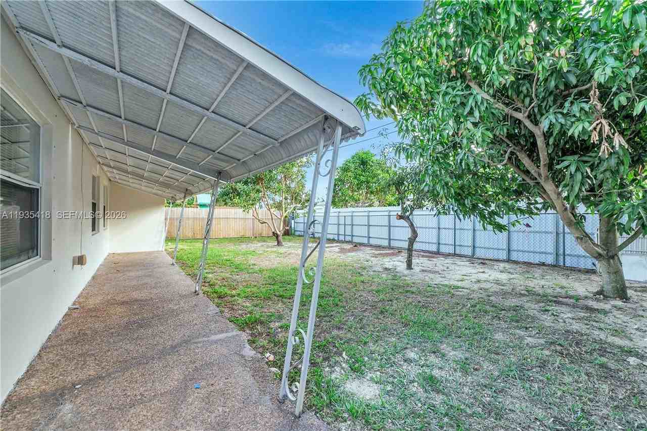 8400 Nw 25th St - Photo 2 of 13