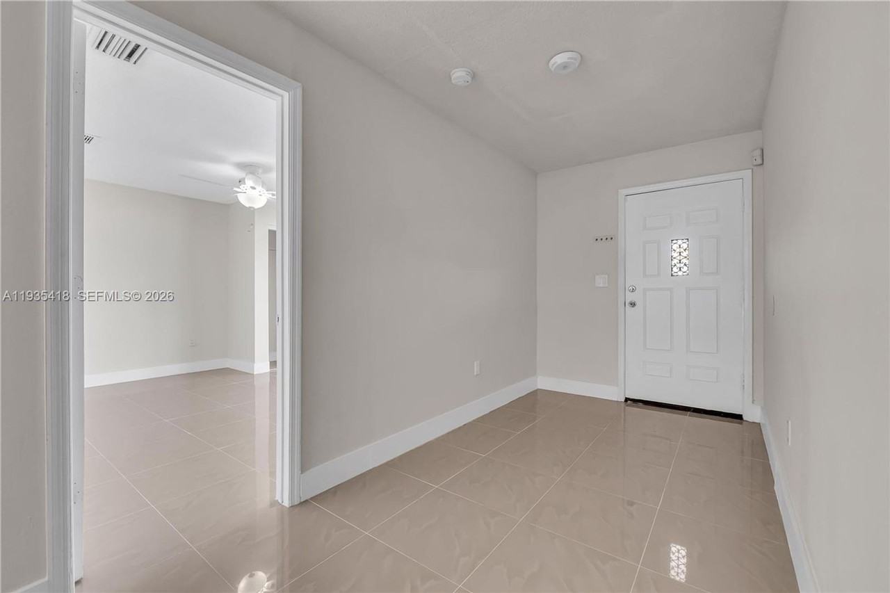 8400 Nw 25th St - Photo 6 of 13