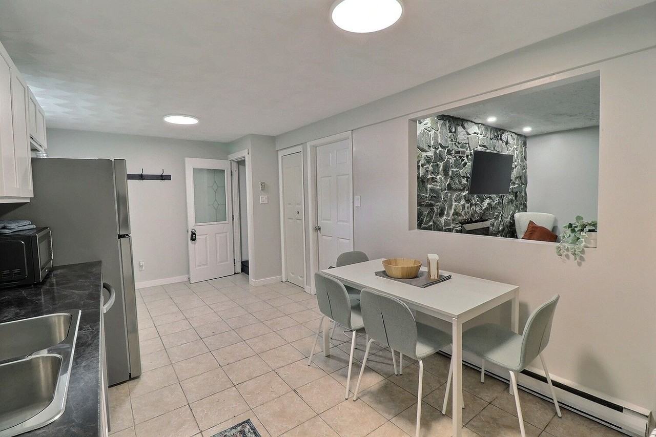 5 Scarborough Ave Lowr Level - Photo 7 of 30