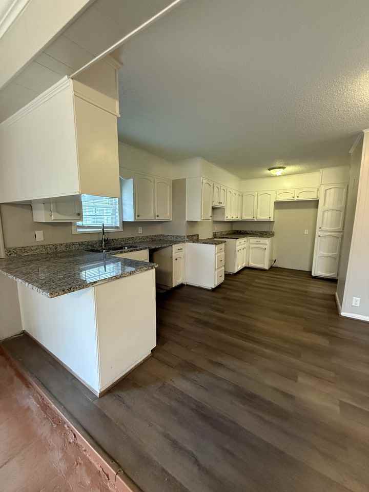 537 Grant St #1 - Photo 3 of 9