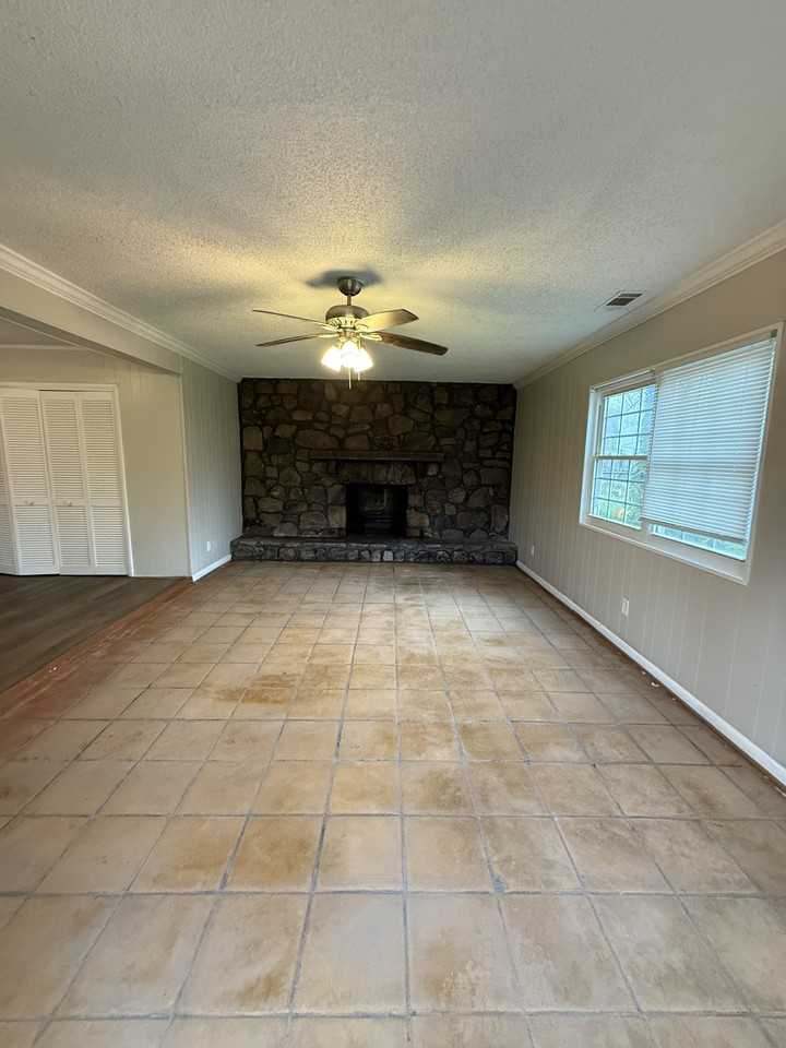 537 Grant St #1 - Photo 5 of 9