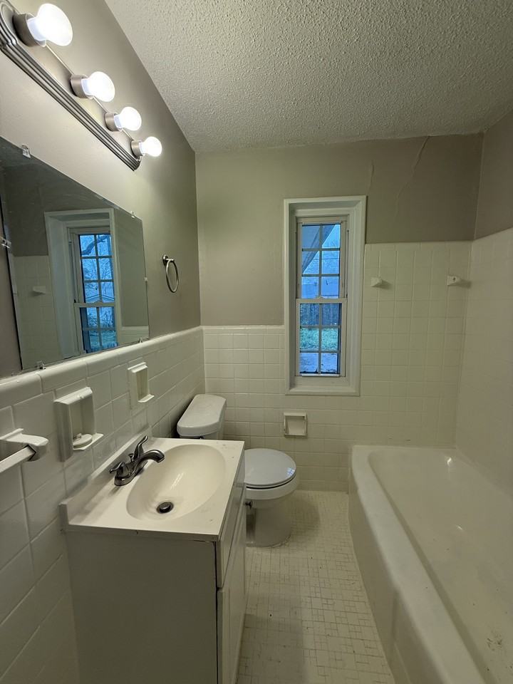 537 Grant St #1 - Photo 6 of 9