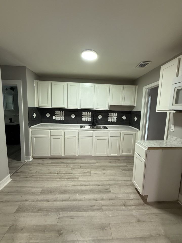 3728 Hickory Ave Sw #1 - Photo 3 of 10