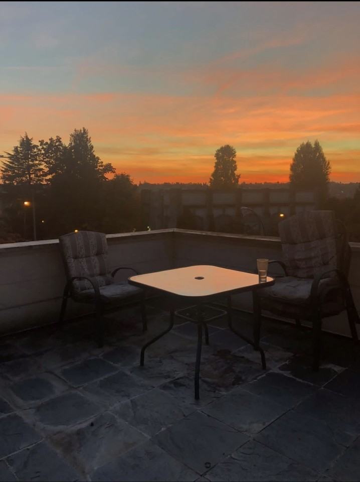 King Edward Ave W - Photo 2 of 12