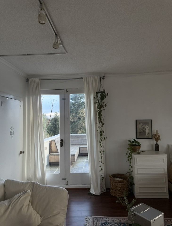 King Edward Ave W - Photo 4 of 12