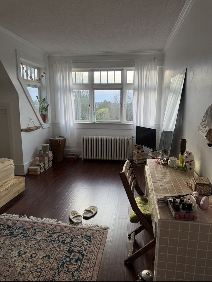 King Edward Ave W - Photo 7 of 12