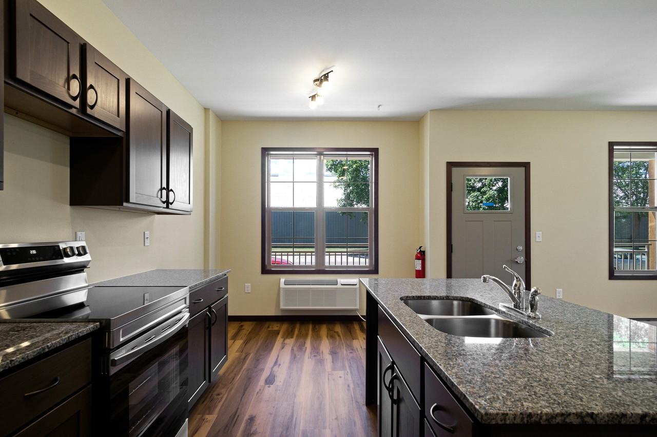 902 Menomonie St, Eau Claire, WI, USA - 13 #13 - Photo 5 of 12