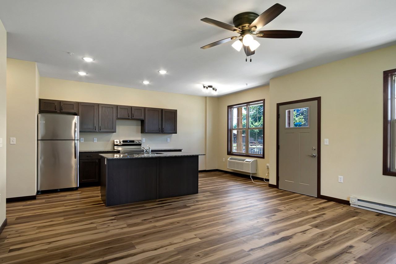 902 Menomonie St, Eau Claire, WI, USA - 13 #13 - Photo 6 of 12