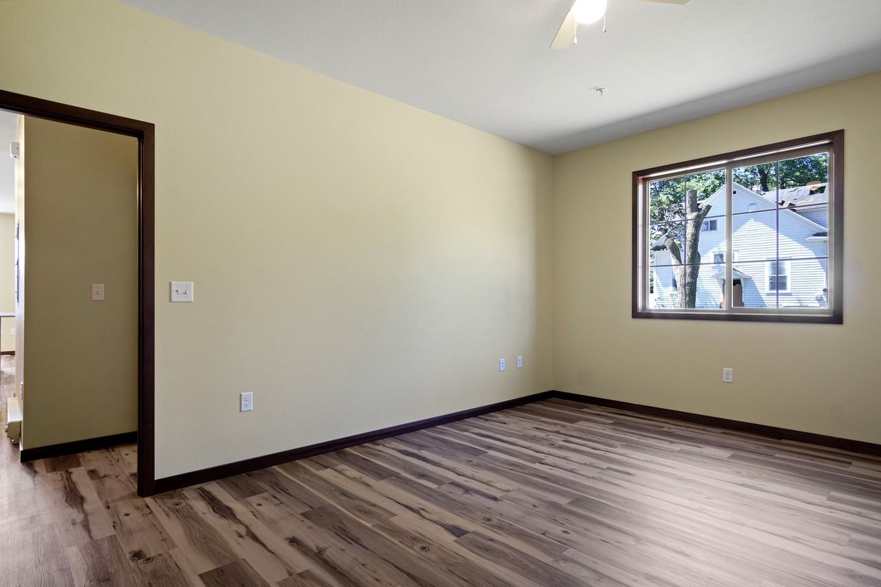 902 Menomonie St, Eau Claire, WI, USA - 13 #13 - Photo 7 of 12