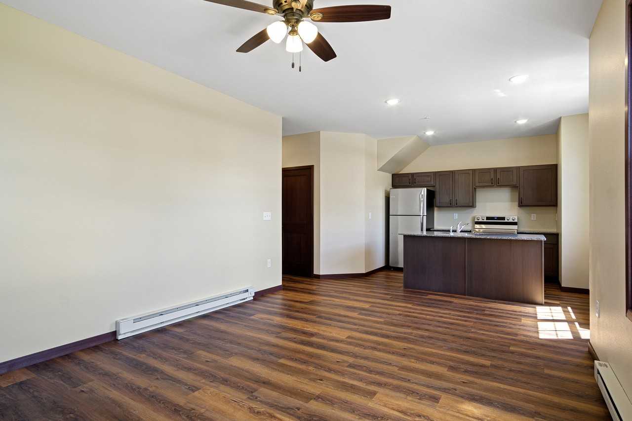 902 Menomonie St, Eau Claire, WI, USA - 21 #21 - Photo 5 of 11