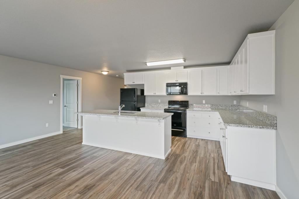 4293 Ash Grove Dr Ne - Photo 2 of 18