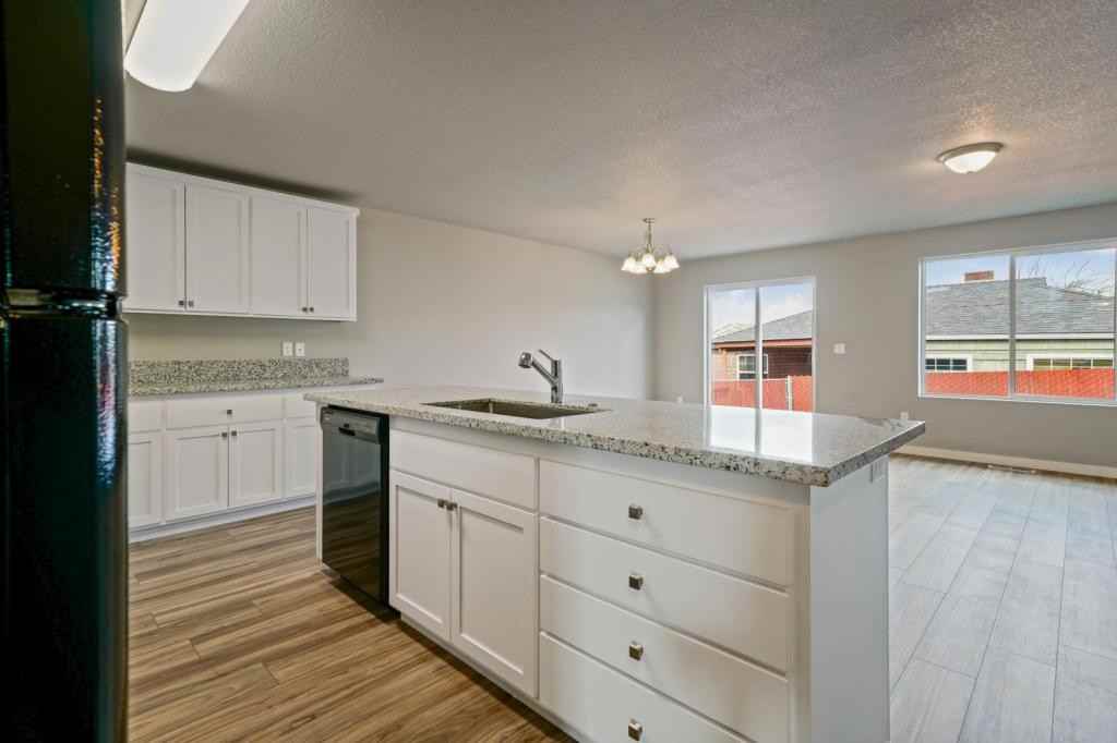 4293 Ash Grove Dr Ne - Photo 3 of 18