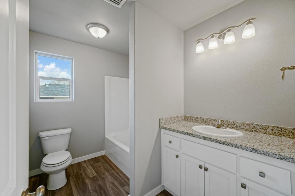 4293 Ash Grove Dr Ne - Photo 5 of 18