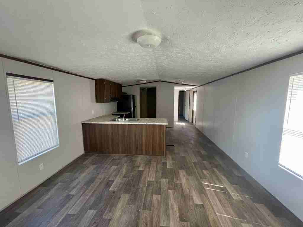 555 Crandlemire Rd - Photo 2 of 9