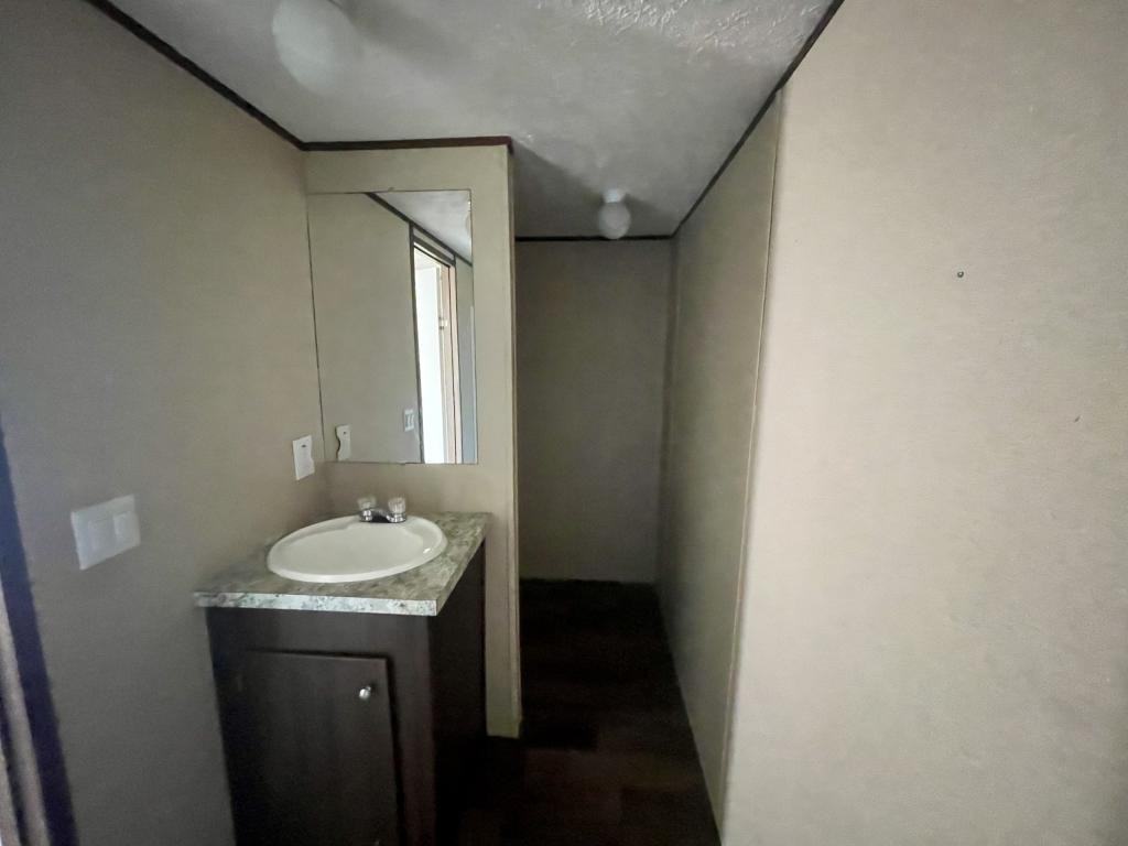 555 Crandlemire Rd - Photo 7 of 9